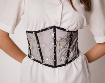 ceinture corset noire avec fleurs brodées, corset sous la poitrine, corset sans bonnets, soutien-gorge à bonnets ouverts, lingerie corset, corset à lacets, corset en dentelle