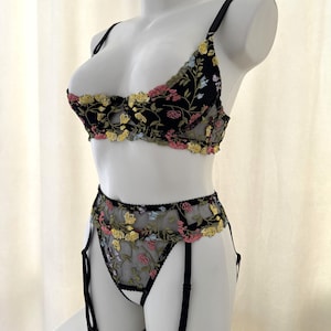 Open crotched lingerie, Open lingeries, Crotchles lingerie, Open quarter cup bra for large bust, Open cupless bra 1_4, Sexy lingerie set
