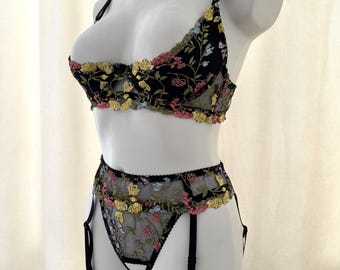 Open crotched lingerie, Open lingeries, Crotchles lingerie, Open quarter cup bra for large bust, Open cupless bra 1_4, Sexy lingerie set