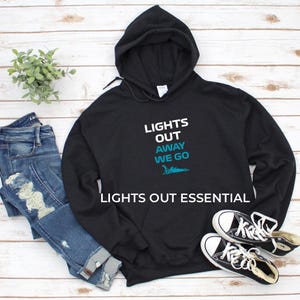 Sudadera con capucha de Fórmula 1 "Lights Out Away We Go", Sudadera F1 del Reino Unido, Regalo para aficionados al automovilismo, Sudadera de carreras, Regalo para aficionados a la F1, Conjunto para el día de la carrera
