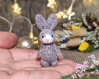 Winziger Plüschhase. Miniatur-Plüschtierbaby-Kaninchenspielzeug. Kuscheltier Freund für Blythe Geschenk für Puppensammler. Süßes Tierchen