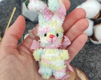 Kuscheltier Hase Stofftier. Süßer kleiner gefüllter Hase. Geschenk für Mutter, Tochter, Schwester. Niedliches Minitier.