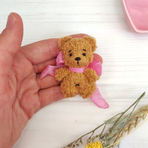 Mini Stofftier Taschenfreund. Niedliches Miniatur-Plüschtiergeschenk für Mädchen, Jungen, Unterstützung, Liebe. Winziger einzigartiger Schreibtischfreund. Handgefertigt