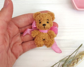 Mini Stofftier Taschenfreund. Niedliches Miniatur-Plüschtiergeschenk für Mädchen, Jungen, Unterstützung, Liebe. Winziger einzigartiger Schreibtischfreund. Handgefertigt
