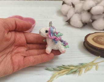 Miniature plushie unicorn pocket toy, doll compenion