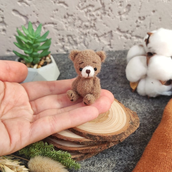 Kleiner Teddybär zum Sammeln. 2 Zoll Mini-Taschenfreund. Miniatur Plüschtier. Tasche Umarmung Geschenk. Süßer Künstlerteddy.