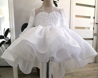 Robe de fille à fleurs blanche scintillante avec corsage brodé exquis et superbe traîne - Polyvalente pour le 1er anniversaire et les occasions spéciales