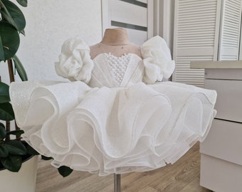 Robe tutu ivoire à paillettes gonflées avec broderie de perles et manches bouffantes - Parfaite pour le baptême, la robe de premier anniversaire ou la robe de fille à fleurs