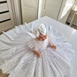Robe de baptême de filles, robe de baptême de dentelle robe de bébé fille robe de baptême robe de baptême de bébé blanche robe de baptême tout-petit. image 5
