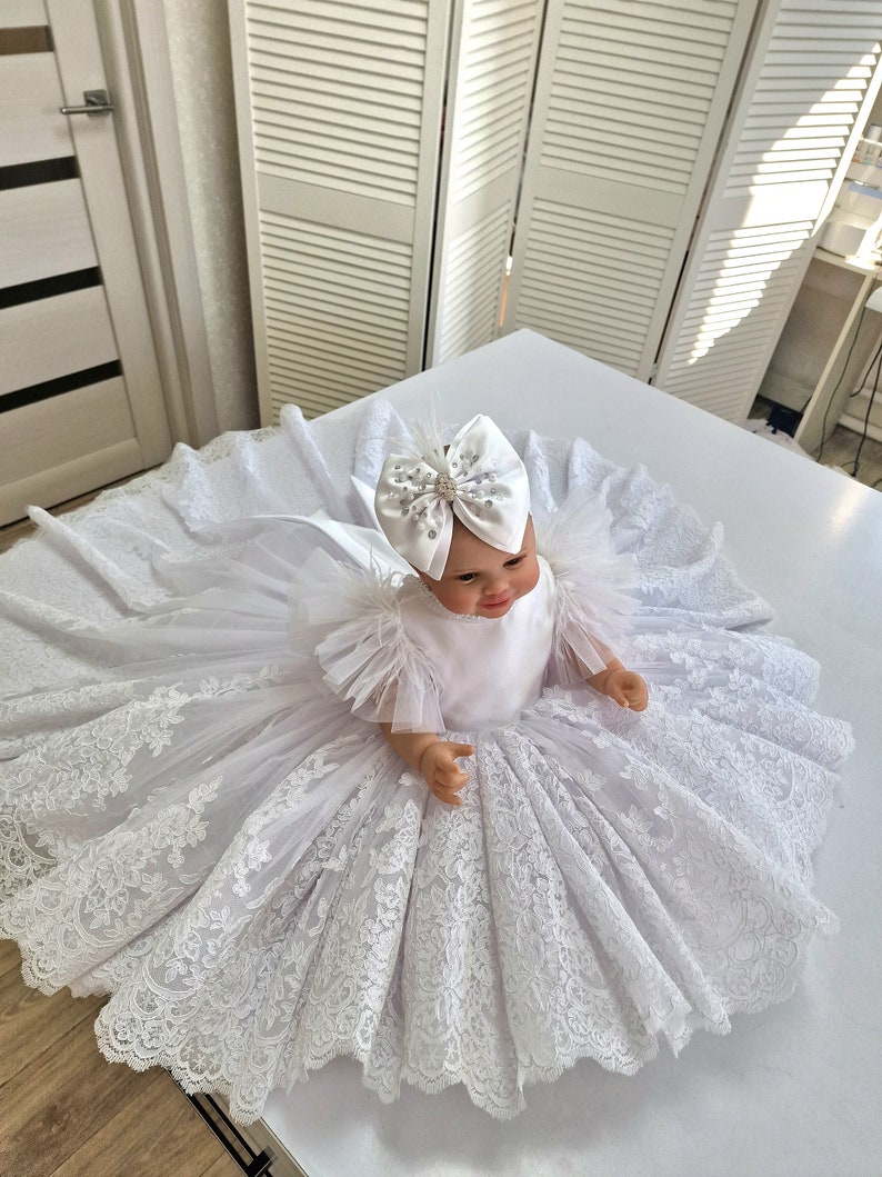 Robe de baptême de filles, robe de baptême de dentelle robe de bébé fille robe de baptême robe de baptême de bébé blanche robe de baptême tout-petit. image 5