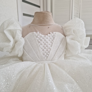 Robe tutu ivoire à paillettes gonflées avec broderie de perles et manches bouffantes Parfaite pour le baptême, la robe de premier anniversaire ou la robe de fille à fleurs image 7