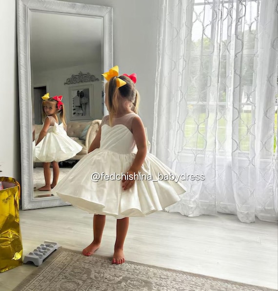 White Short Flower Girl Dress with Drapery. Elegant fluffy ivory Dress 12-18 months old. Elegant Flower Girl Dress size 7