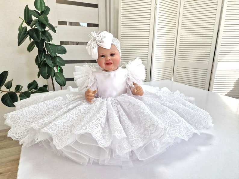 Robe de baptême de filles, robe de baptême de dentelle robe de bébé fille robe de baptême robe de baptême de bébé blanche robe de baptême tout-petit. image 2