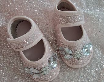 Chaussures de baptême Chaussures de bébé fille Chaussures de bébé blanc Chaussures de fille de fleur Ivoire Chaussures pour bébés Chaussures de fille enfant Déguisements Chaussures de mariage