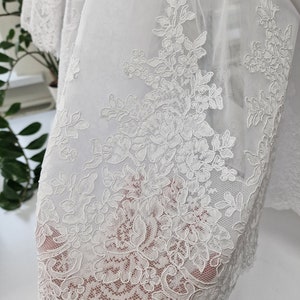 Robe de baptême de filles, robe de baptême de dentelle robe de bébé fille robe de baptême robe de baptême de bébé blanche robe de baptême tout-petit. image 9