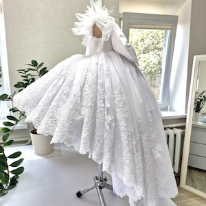 Robe de baptême de filles, robe de baptême de dentelle robe de bébé fille robe de baptême robe de baptême de bébé blanche robe de baptême tout-petit. image 4