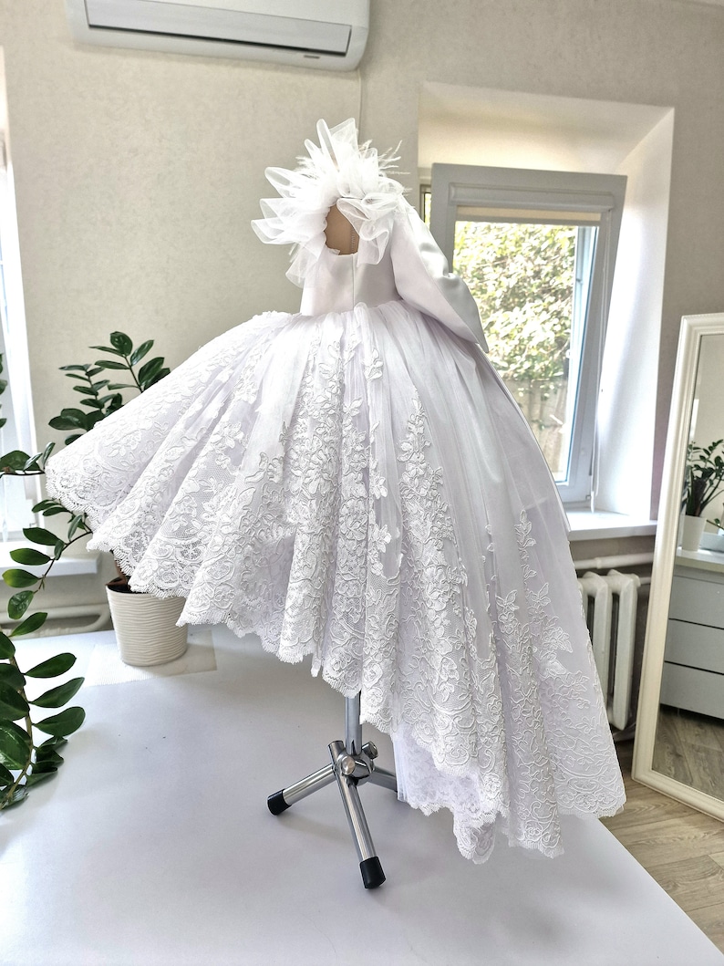 Robe de baptême de filles, robe de baptême de dentelle robe de bébé fille robe de baptême robe de baptême de bébé blanche robe de baptême tout-petit. image 4