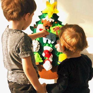 Felt Christmas tree for toddlers with 12 (or 24) soft Felt ornaments - Wall hanging Christmas tree for kids