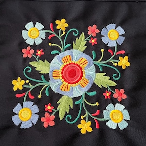 Floral Scandinavian Apron: Colorful Embroidered Design