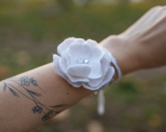 Felt bracelet, wedding flower bracelet, white bracelet, felt wool rose, boho bracelet