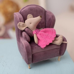 Handgefertigter Miniatur Samt Stuhl: Maileg Puppenhaus Möbel