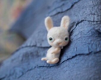 Needle felt rabbits brooch,  little wool toy brooch , felt while rabbits , micro animals.