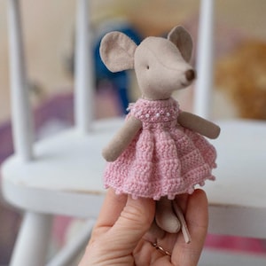 Vestido de ratón para hermana mayor de Maileg: conjunto de lana rosa hecho a mano