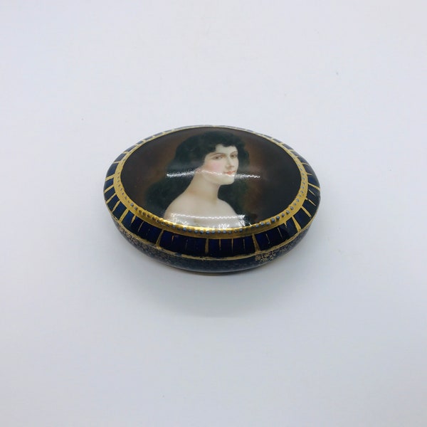 Royal Vienna Covered Cameo Dish