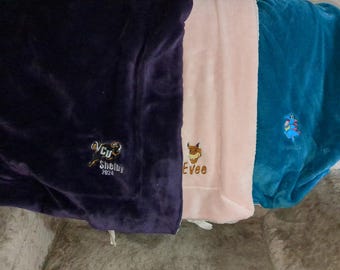 Manta bordada personalizada