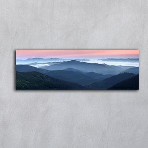 Download digitale Pamoramic, Paesaggio nebbioso, Arte naturalistica, Fotografia stampabile, Stampa cartoline tramonto, Poster scaricabile Alba in montagna