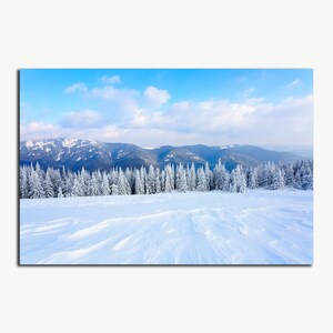 Impression de photographie de forêt enneigée en hiver, téléchargement numérique, impressions d'hiver à télécharger, montagne des Carpates, pin imprimable enneigé
