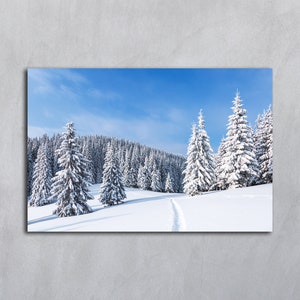 Arte murale invernale Sfondo paesaggio Stampa Foto di montagna Foresta innevata Stampa fotografia Albero digitale download Panorama della foresta dei Carpazi