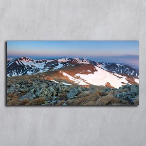 Fotografia di montagna al tramonto, stampe fotografiche da scaricare arte murale, arte panoramica autunnale, download digitale di montagna innevata all'alba, stampabile in Ucraina