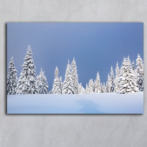 Paesaggio invernale Albero download digitale Arte murale di montagna Stampe di foreste innevate Fotografie Cartoline stampabili Decorazioni murali di meraviglie invernali