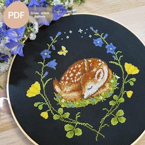 Modèle de point de croix chevreuil endormi en fleurs (téléchargement numérique PDF)