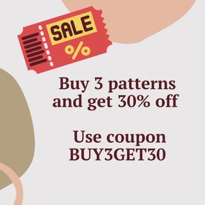 Puede incluir: Un cup&oacute;n rojo con la palabra "SALE" en amarillo y el s&iacute;mbolo de porcentaje. El cup&oacute;n dice "Compra 3 patrones y obt&eacute;n un 30% de descuento" y "Usa el cup&oacute;n BUY3GET30".