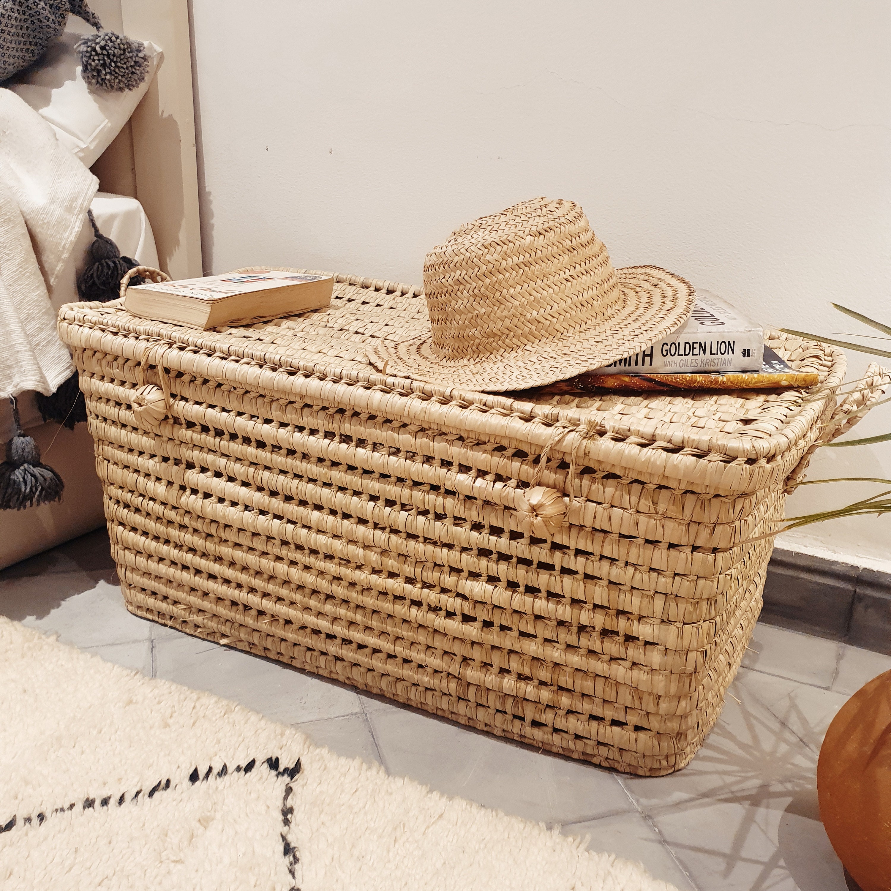 Straw storage trunk