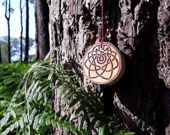 Knotwork log slice decoration, pyrography, celtic