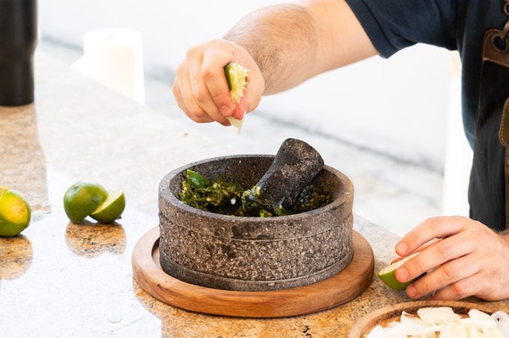 Made in Mexico Genuine Mexican Manual Guacamole Salsa Maker Volcanic Lava  Rock Stone Molcajete/Tejolote Mortar and Pestle Herbs Spices Grains 5 Large