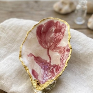 Oyster decor handmade-Jewelry Ring Holder-Coastal Decor-housewarming gift-Handmade shell Dish–seashell décor-wedding Gift- Bridesmaid Gift