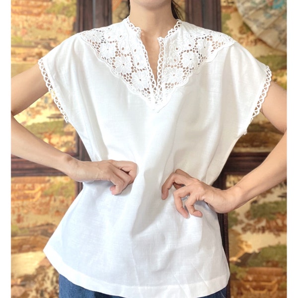 Lovely Hungarian Vintage 1970s White Romantic  Cutwork  Embroidery Blouse Kalocsa Beautiful Floral Bohemians Folk Tops Sleeveless Shirts