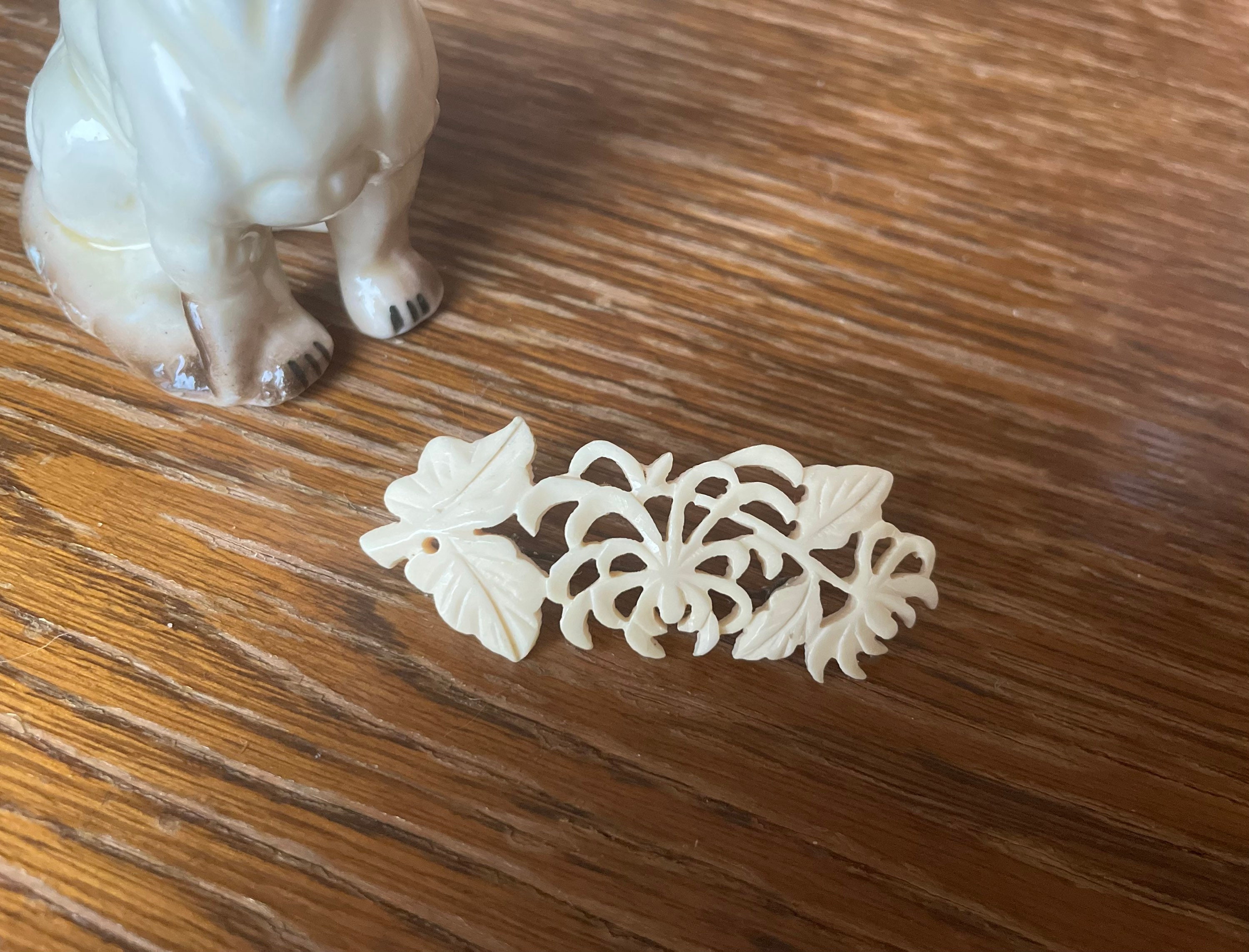 Vintage plastic brooch - Etsy 日本