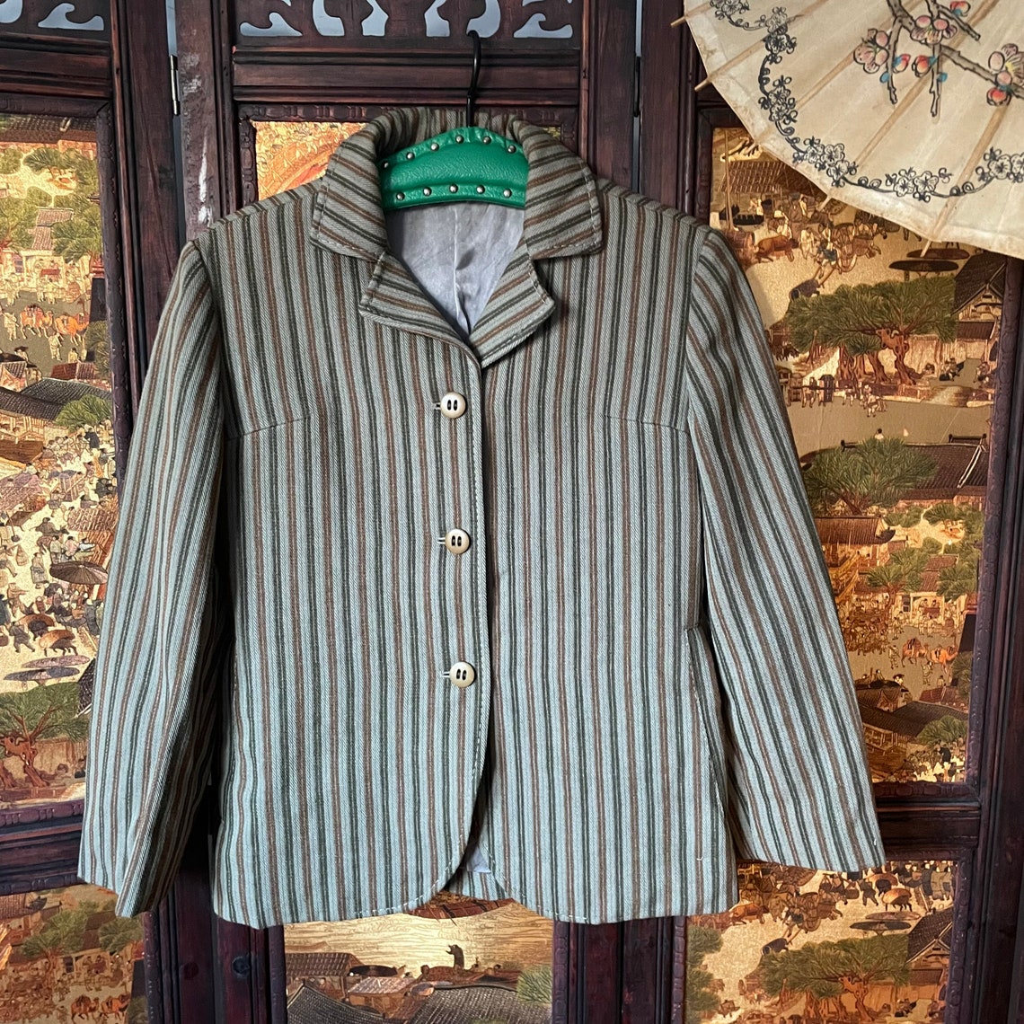 1970s French Vintage Striped Blazer: Tailored Olive Green Jacket (M-L), foto 4 di 5