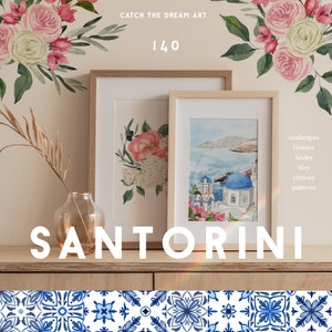 Può includere: Un dipinto ad acquerello di un edificio bianco con cupole blu a Santorini, Grecia. Il dipinto è incorniciato e appeso a una parete con un motivo floreale. Il testo "CATCH THE DREAM ART 140" è visibile sopra il dipinto. L'immagine include anche un vaso con fiori secchi e una superficie piastrellata con un motivo blu e bianco.