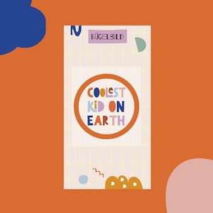 Könnte beinhalten: Ein farbenfroher Bügelbild mit dem Text "Coolest Kid On Earth" in einem Kreis. Das Bügelbild befindet sich auf einem weißen Hintergrund mit einem Gittermuster.