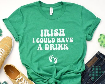 St Patricks Day Schwangerschaft Shirt, lustiges Schwangerschaftansage Tshirt, neue Mutter Geschenk, Shamrock Mutterschaft enthüllen Shirt, Baby kommt bald T-Shirt