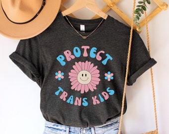 Schützen Sie Trans Kinder Shirt, Trans Rechte Shirt, schützen Sie Trans Jugend, schützen Sie Trans Kinder T-Shirt, LGBTQ Pride T-Shirt, Pride Retro Flower Shirt