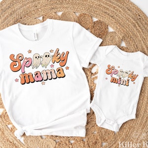 Magliette Spooky Mama e Spooky Mini, maglietta di Halloween per mamma e me, outfit mamma e bambino, outfit coordinati, vestiti di Halloween per neonati, regalo per baby shower