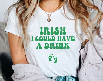 St Patricks Day Schwangerschaft Shirt, lustiges Schwangerschaftansage Tshirt, neue Mutter Geschenk, Shamrock Mutterschaft enthüllen Shirt, Baby kommt bald T-Shirt