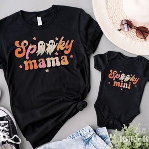 Magliette Spooky Mama e Spooky Mini, maglietta di Halloween per mamma e me, outfit mamma e bambino, outfit coordinati, vestiti di Halloween per neonati, regalo per baby shower